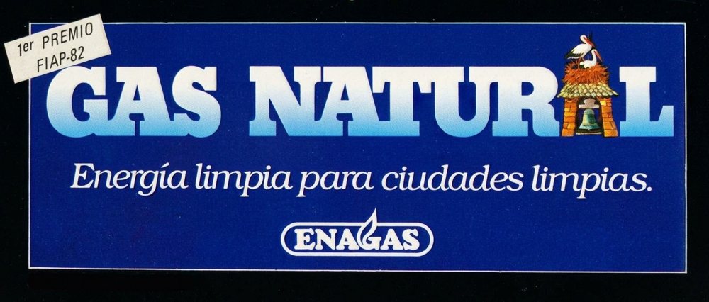 Anuncio de Gas Natural de Enagás con el lema «Energía limpia para ciudades limpias» y un nido de cigüeñas sobre un campanario en lugar de la letra A, con el sello «1er premio FIAP-82»