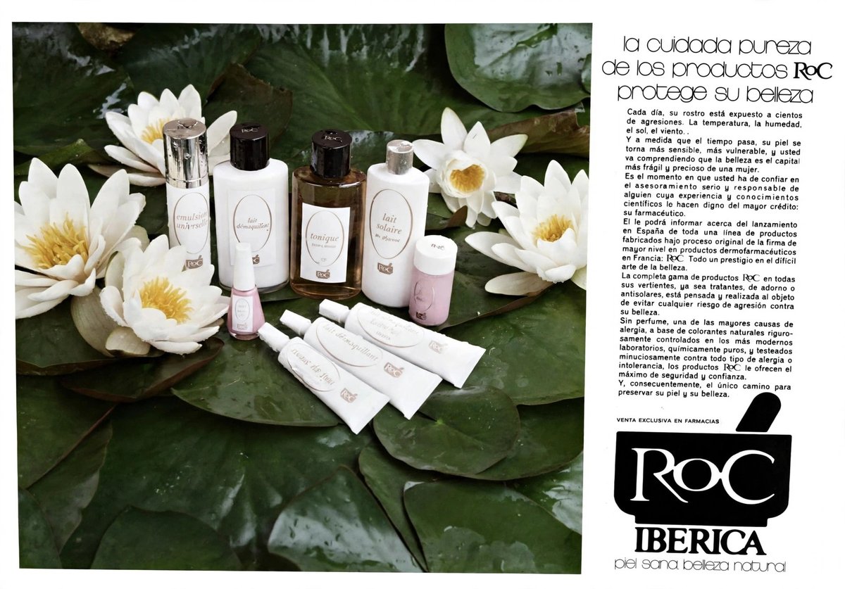 Anuncio de 1972 de los productos Roc Ibérica: frascos, tubos y esmaltes de cosmética entre nenúfares blancos, con el texto «la cuidada pureza de los productos Roc protege su belleza»